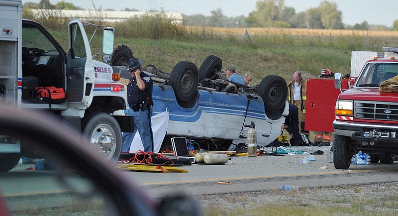 Emergency crews respond to a van crash on Interstate 69 in Gibson County in Southwestern Indiana, Thursday, Sept. 24, 2015. (Jason Clark/Evansville Courier & Press via AP) MANDATORY CREDIT