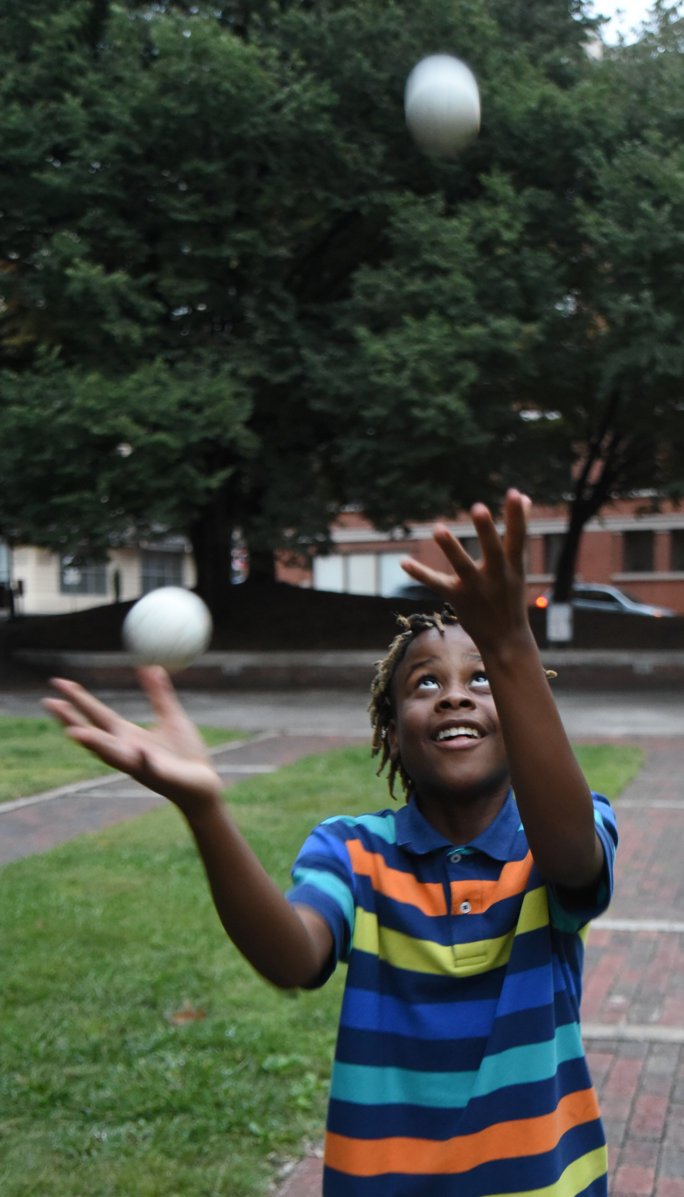 Marcus King juggles during Chattanooga's 