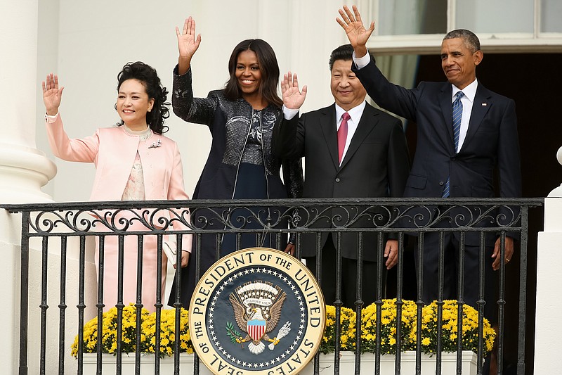 
              President Barack Obama, Chinese President Xi Jinping, first lady Michelle Obama and Chinese first lady Madame Peng Liyuan wave from the Truman Balcony of the White House in Washington, Friday, Sept. 25, 2015, after a state arrival ceremony for the Chinese president on the South Lawn. (AP Photo/Andrew Harnik)
            