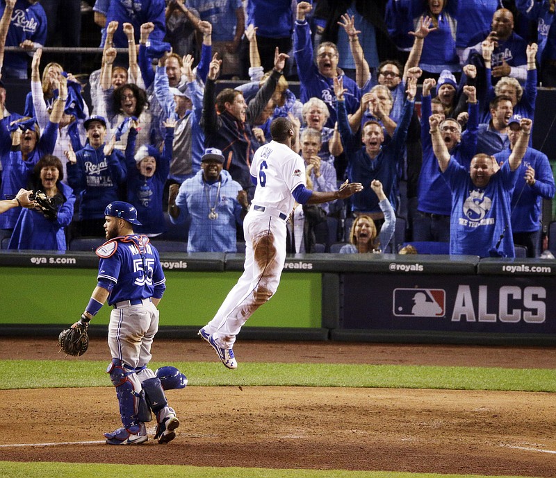 ALCS 2015: Cain's dash helps Royals clinch title, again