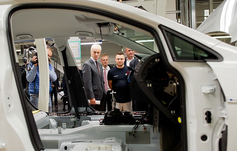 
              Volkswagen CEO Matthias Mueller,  center, looks at the assembly  line during a tour of the VW plant  in Wolfsburg, Germany Wednesday Oct. 21, 2015.  ( Julian Stratenschulte/Pool Photo via AP)
            