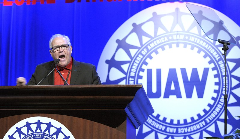 
              FILE - In this Wednesday, March 25, 2015 file photo, United Auto Workers President Dennis Williams addresses UAW members in Detroit.  UAW  members at General Motors appear poised to approve a new four-year contract with the company. Workers at two union locals at a huge factory in Lordstown, Ohio, east of Cleveland, and at an SUV assembly plant near Lansing, Michigan, voted overwhelmingly for the deal on Friday, Nov 6, 2015.  (Todd McInturf/Detroit News via AP)  DETROIT FREE PRESS OUT; HUFFINGTON POST OUT; MANDATORY CREDIT
            