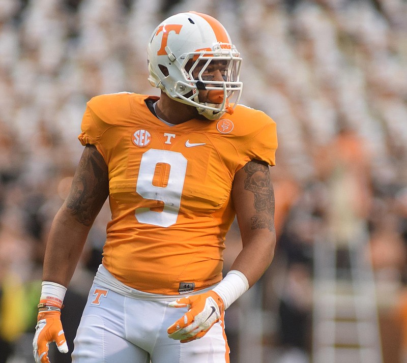 Derek Barnett (9) plays right end for Tennessee. The South Carolina Gamecocks visited the Tennessee Volunteers in SEC football action Nov. 7, 2015.