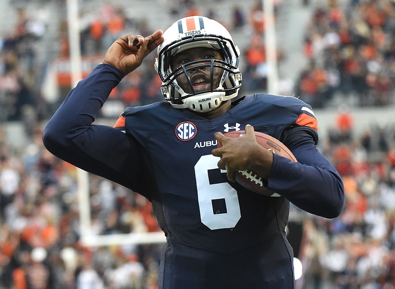 Auburn quarterback Jeremy Johnson salutes after running for a touchdown during the first half of an NCAA football game against Idaho, Saturday, Nov. 21, 2015, in Auburn, Ala. (AP Photo/Mark Almond)