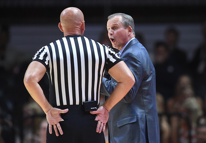 Tennessee head coach Rick Barnes argues a call with a referee during the first half of an NCAA college basketball game against UNC Asheville in Knoxville, Tenn.. Friday, Nov. 13, 2015. (Adam Lau/Knoxville News Sentinel via AP)