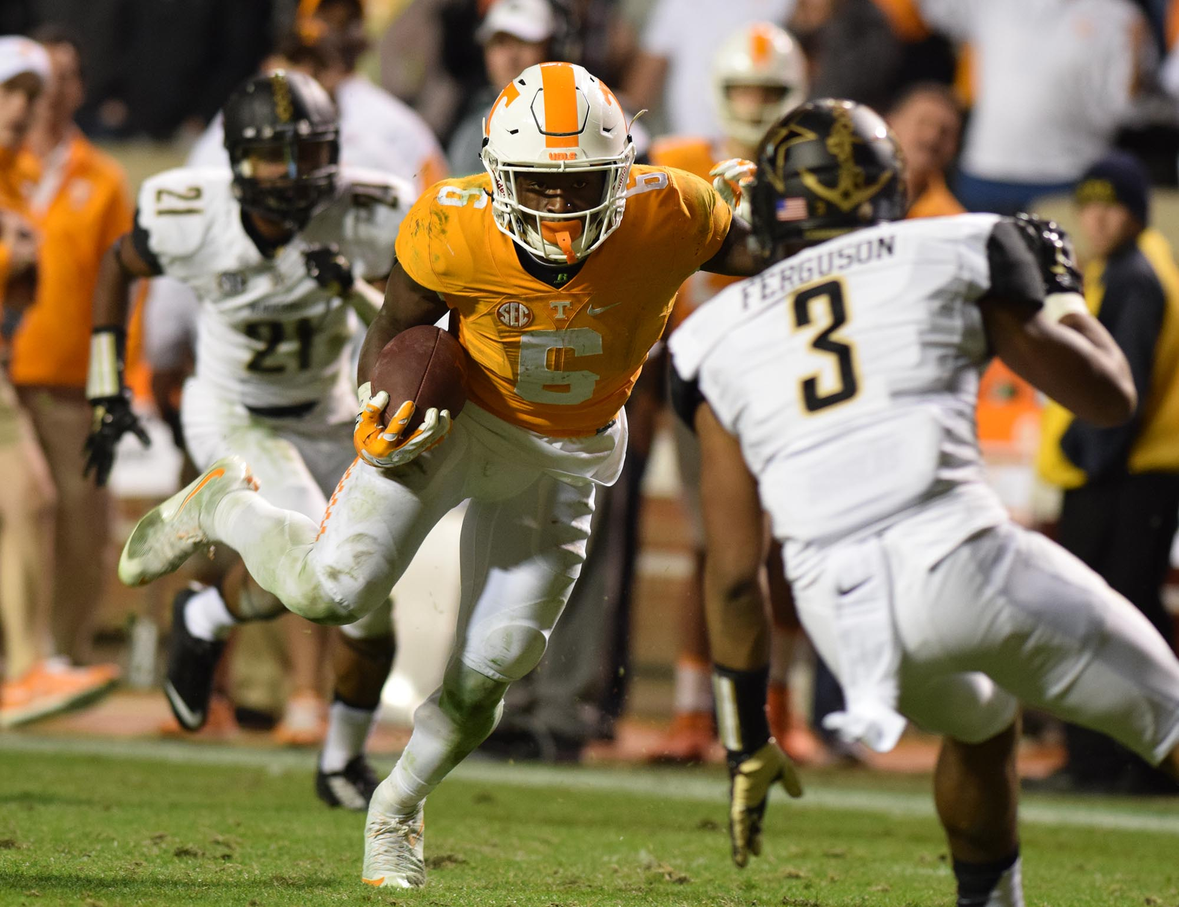 November 14, 2015: Alvin Kamara #6 of the Tennessee Volunteers runs the  ball for a touchdown during the NCAA Football game between the University  of Tennessee Volunteers and the North Texas Mean