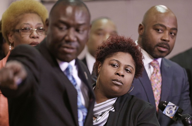 
              FILE- In this March 3, 2015, file photo, Samaria Rice, center, the mother of Tamir Rice, a 12-year-old boy fatally shot by a Cleveland police officer, watches the video of Tamir's shooting during a news-conference in Cleveland. Attorney Benjamin Crump, left, and attorneys Walter Madison, right, watch. Attorneys for the family of Tamir Rice have asked a prosecutor to allow their use-of-force experts to testify before the grand jury. (AP Photo/Tony Dejak, File)
            