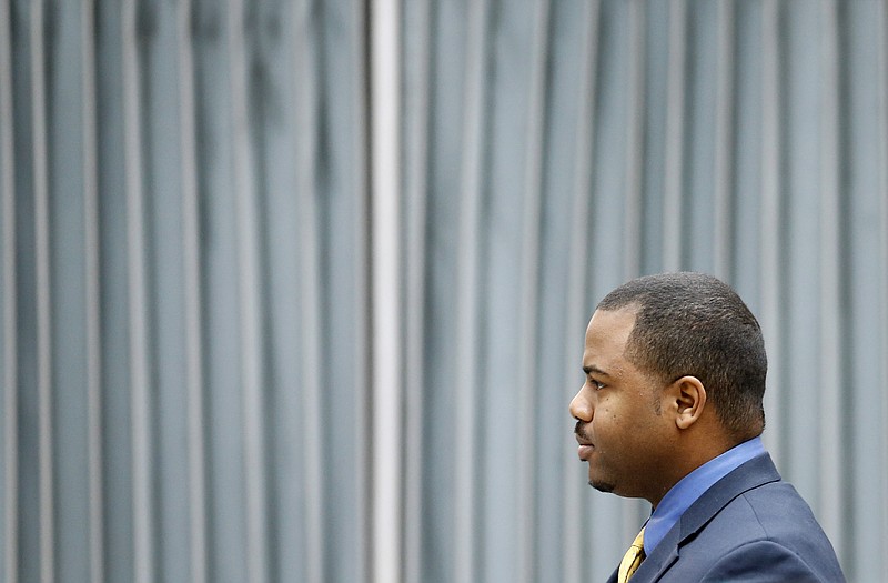 
              William Porter, one of six Baltimore city police officers charged in connection to the death of Freddie Gray, walks to a courthouse for jury selection in his trial, Monday, Nov. 30, 2015, in Baltimore. Porter faces charges of manslaughter, assault, reckless endangerment and misconduct in office. (AP Photo/Patrick Semansky, Pool)
            