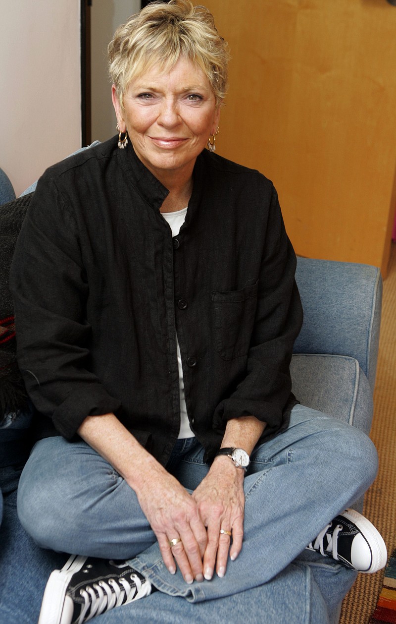 
              FILE - In this May 5, 2005, file photo, journalist Linda Ellerbee poses in New York. Ellerbee, a veteran newswoman who wrote an irreverent best-seller about her time on television and built a second career at Nickelodeon explaining tough stories to youngsters, says that she’s signing off the air for good. Ellerbee, 71, said Tuesday, Dec. 1, 2015, that she's retiring from TV after Nickelodeon airs a one-hour retrospective of her work Dec. 15. (AP Photo/Frank Franklin II, File)
            
