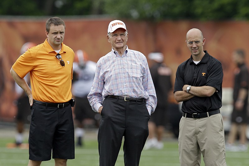 Jim Haslam II, center, father of Cleveland Browns owner Jimmy Haslam, watches a mandatory minicamp practice with Tennessee coaches Mark Elder, left, and Mike Bajakian at the NFL football team's facility in Berea, Ohio Tuesday, June 10, 2014. (AP Photo/Mark Duncan)