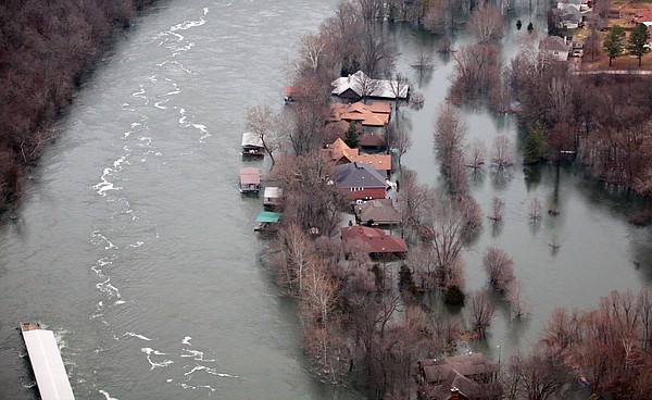 Rescue crews assist with evacuations in Midwest flooding | Chattanooga ...