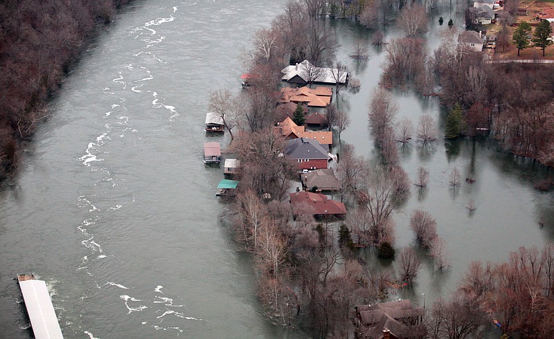 Rescue crews assist with evacuations in Midwest flooding | Chattanooga ...