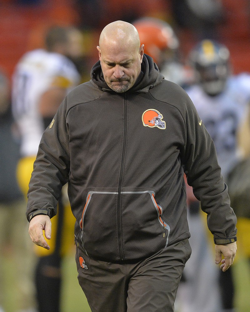 
              Cleveland Browns head coach Mike Pettine walks off the field after the Browns lost to the Pittsburgh Steelers 28-12 in an NFL football game, Sunday, Jan. 3, 2016, in Cleveland. (AP Photo/David Richard)
            