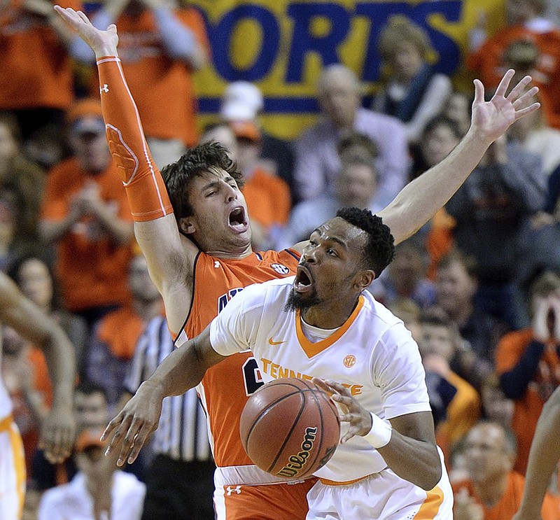 Tennessee guard Kevin Punter (0) drives past Auburn guard Patrick Keim (21) during the second half of an NCAA college basketball, Saturday, Jan. 2, 2016, in Auburn, Ala. (Julie Bennett/AL.com via AP) MAGS OUT; MANDATORY CREDIT