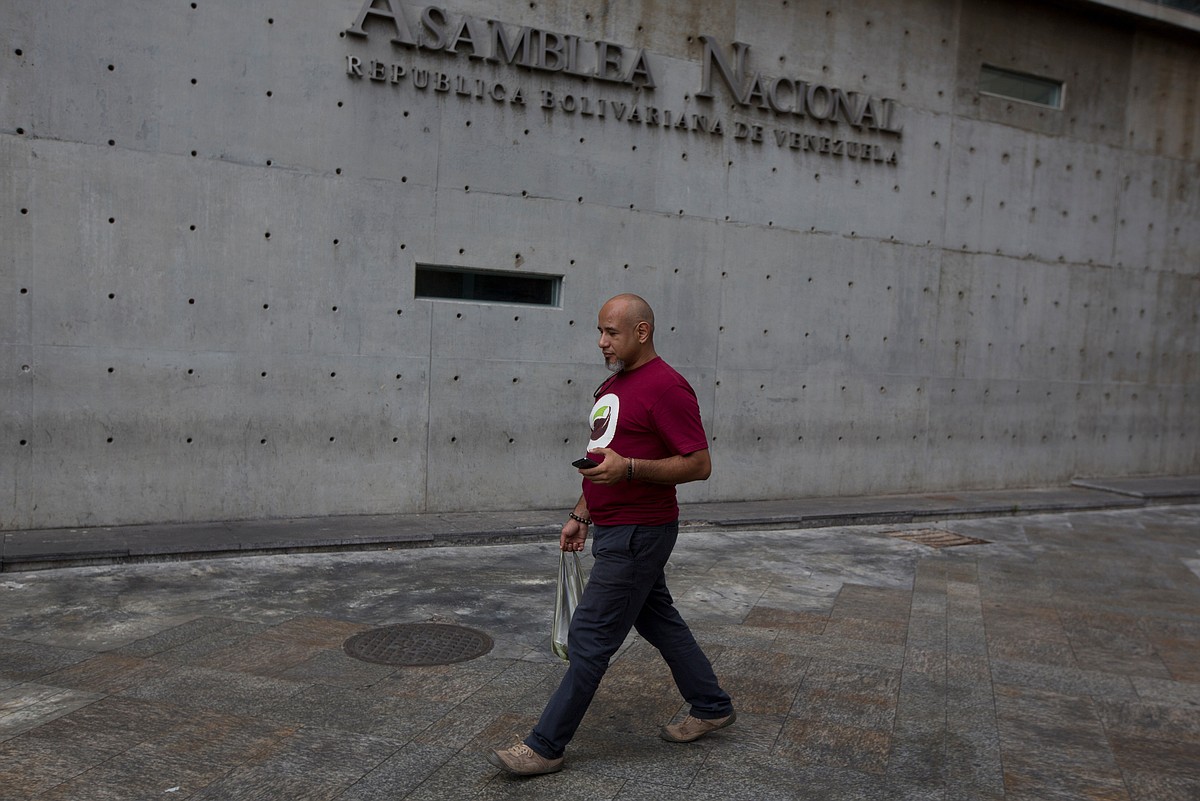 Showdown brews as Venezuela opposition takes over congress ...