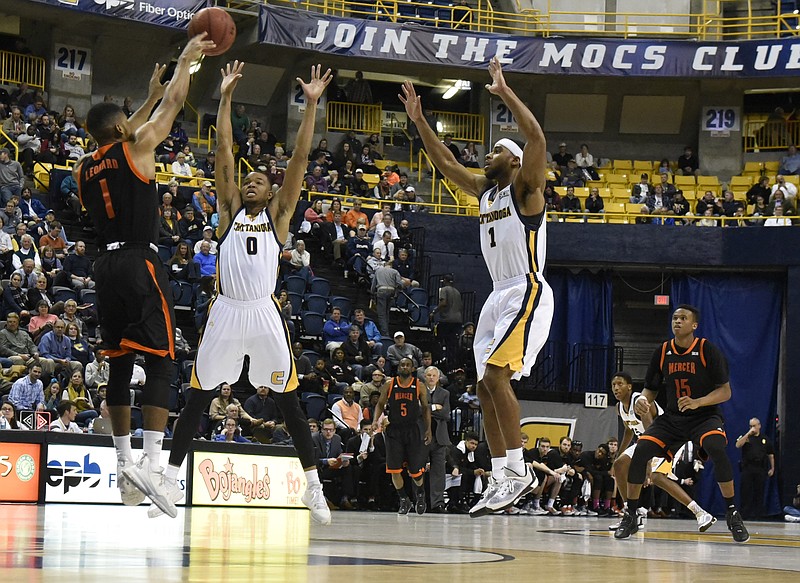 Mercer's Phillip Leonard, left, passes to Stephon Jelks over the full-court defense of UTC's Chuck Ester (0) and Greg Pryor (1) as the University of Tennessee at Chattanooga hosts Mercer in a men's basketball game on Tuesday, Jan. 5, 2016, in Chattanooga, Tenn. UTC won by a score of 74-62.