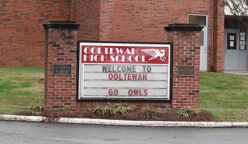 Ooltewah High School sign