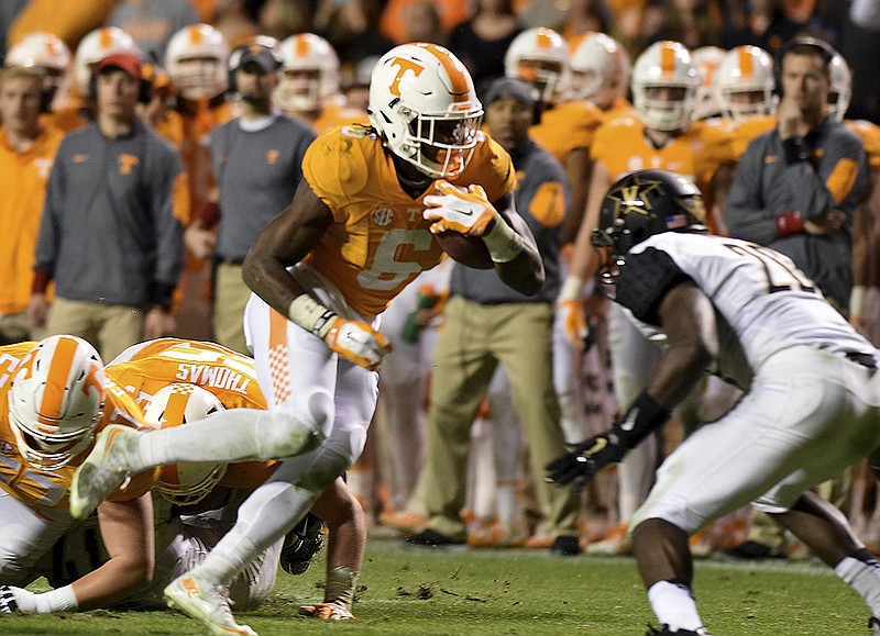 Tennessee's Alvin Kamara (6) runs against Vanderbilt this past season. He has decided to remain with the Vols for another season.