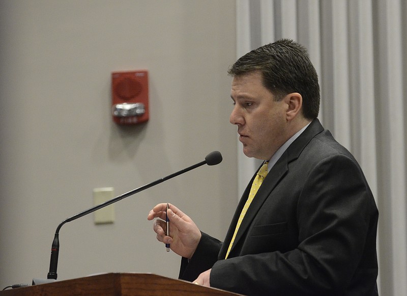 Duane Horton addresses the planning commission during a 2014 meeting at the Hamilton County Courthouse on the Hillocks Farm development plan.