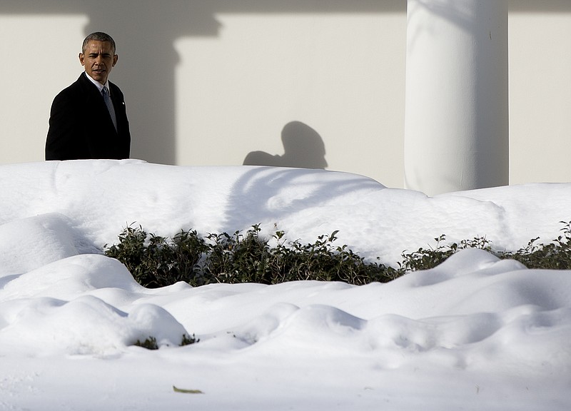 
              President Barack Obama walks along the colonnade, adjacent to the snow covered Rose Garden, from the Oval Office of the White House in Washington, Monday, Jan. 25, 2016, to board Marine One en route to Walter Reed National Military Medical Center in Bethesda, Md., to visit with wounded service members. (AP Photo/Carolyn Kaster)
            