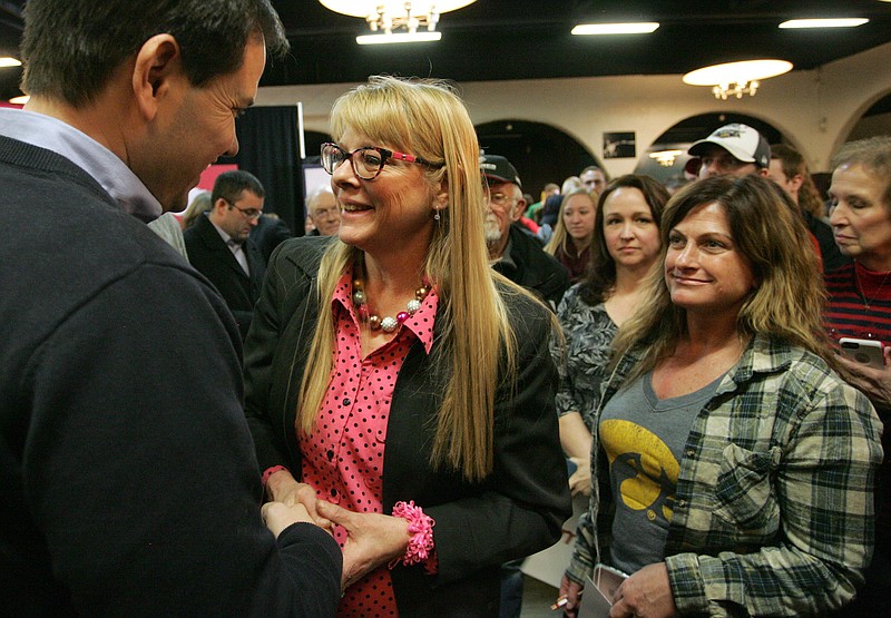 
              Pat McIntosh of Dunkerton, Iowa, center, meets Republican presidential candidate Marco Rubio during a campaign stop at the Electric Park Ballroom in Waterloo, Iowa, Sunday, Jan. 24, 2016. (Dennis Magee/The Courier via AP) MANDATORY CREDIT
            