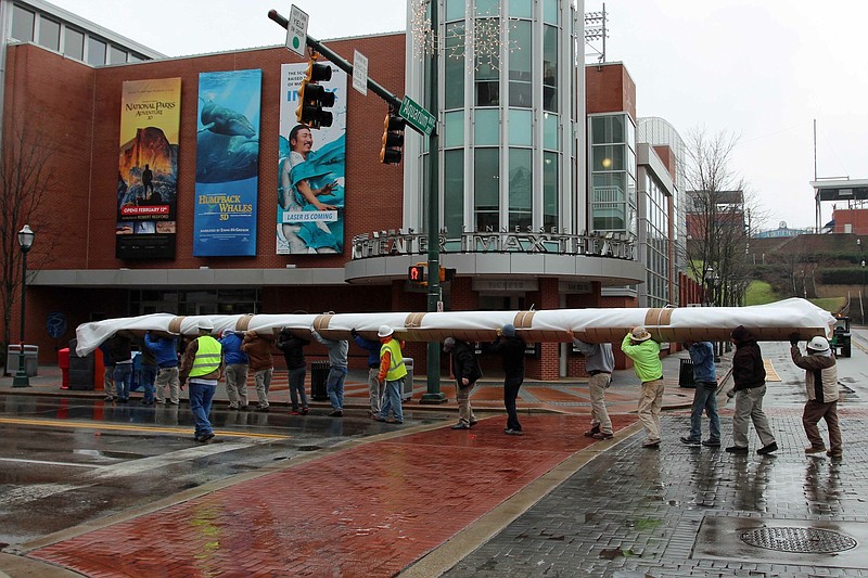 Workers bring in the new 3D screen at the Tennessee Aquarium's Imax Theater.