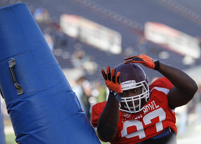 Booted from Big Ten, Noah Spence remains strong prospect