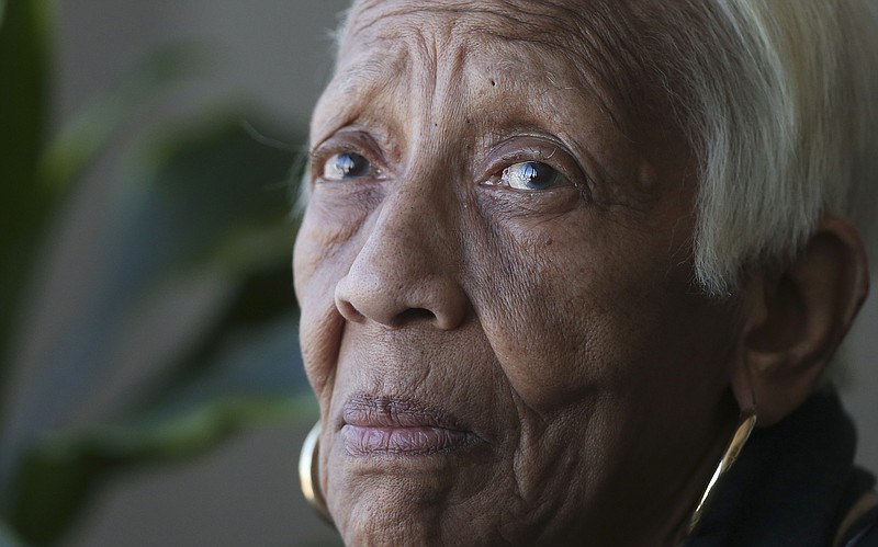 
              In this Jan. 11, 2016 photo, Doris Payne speaks during an interview in Atlanta. The 85-year-old has managed to walk off with pricey jewels in countless thefts around the world for over six decades, according to authorities. (AP Photo/John Bazemore)
            