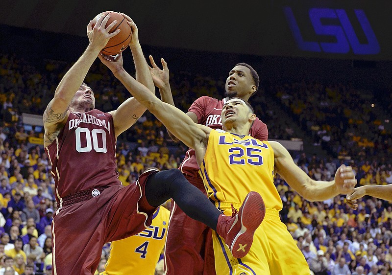 Oklahoma forward Ryan Spangler and LSU forward Ben Simmons fight for a rebound during Saturday's game in Baton Rouge, which the No. 1 Sooners won 77-75.