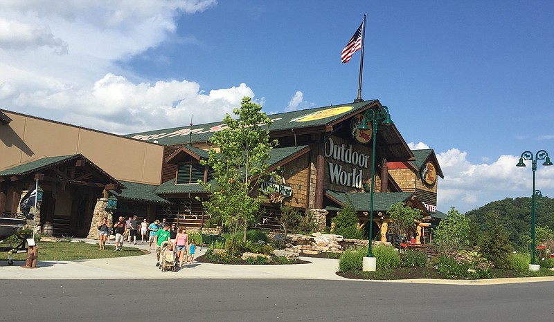 
Bristol, Tenn., has capitalized on its border tax zone to attract a Bass Pro Shop and dozens of other stores and restaurants, along with a municipal park, to the Tennessee side of the border with Virginia.