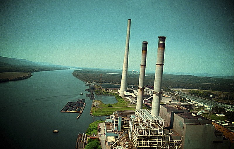 This undated photo provided by the Tennessee Valley Authority shows TVA's Widows Creek coal-fired power plant on Guntersville Reservoir at Stevenson, Ala. In 2006, scientists will begin testing underwater strobe lights at Widows Creek to scare off fish that can clog water intakes for the plant. The technology could help hundreds of coal plants facing tougher Clean Water Act requirements. (AP Photo/TVA)