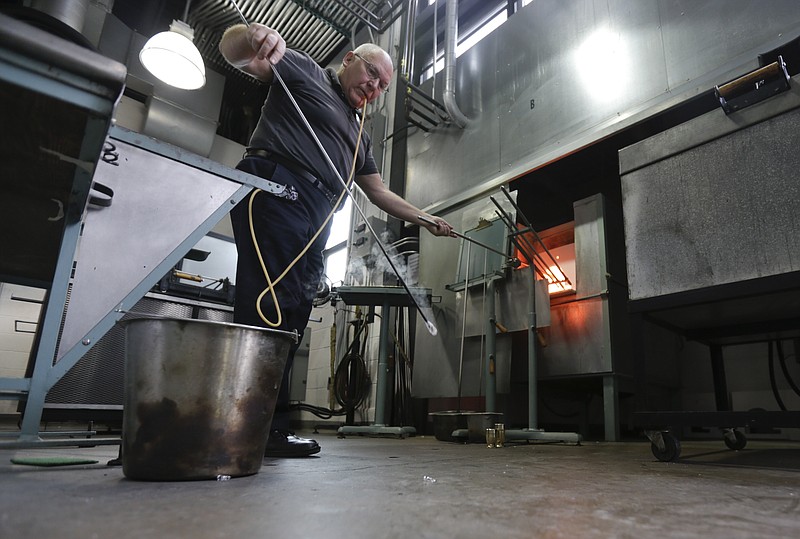 
              In this Friday, Jan. 22, 2016 photo, glassblower William Gudenrath makes a goblet with techniques used by Renaissance Venetians at the Corning Museum of Glass in Corning, N.Y. Gudenrath spent decades researching how Renaissance-era glassmakers produced objects that are now considered works of art.  (AP Photo/Mike Groll)
            