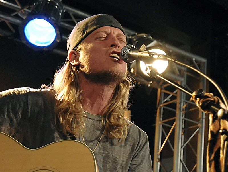 
              FILE - In this Dec. 7, 2009 file photo, singer Wes Scantlin of the band Puddle of Mudd performs at the Gibson Guitar Dusk Tiger launch party in Beverly Hills, Calif. Scantlin pleaded not guilty to a felony vandalism charge on Friday Feb. 5, 2016, filed after the singer's arrest last month at a home he once owned that he recently lost in foreclosure. (AP Photo/Dan Steinberg, File)
            
