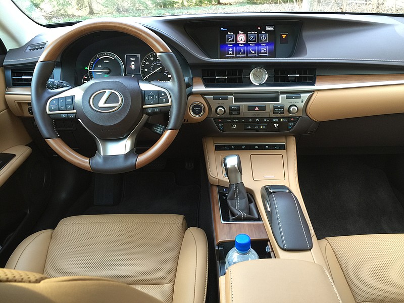 The Lexus ES 300h tester has Flaxen leather interior.