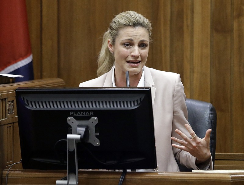 Sportscaster and television host Erin Andrews testifies Tuesday, March 1, 2016, in Nashville, Tenn. Andrews has filed a $75 million lawsuit against the franchise owner and manager of a luxury hotel and a man who admitted to making secret nude recordings of her in 2008. (AP Photo/Mark Humphrey, Pool)