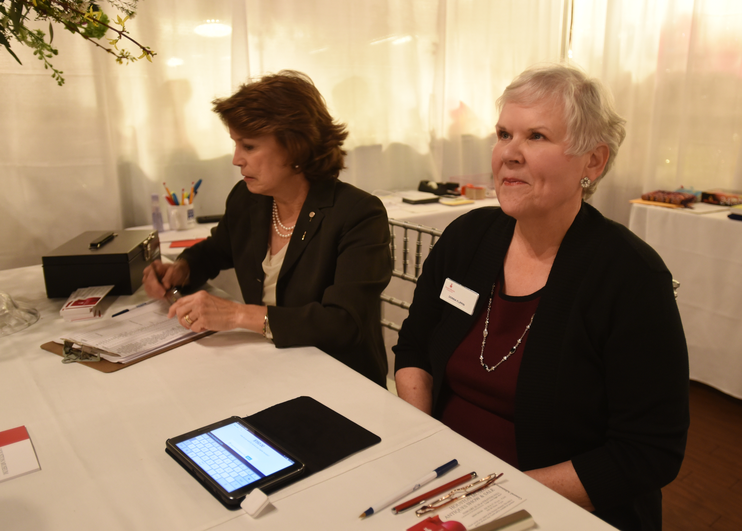 Donna Flippin, right, show chairwoman, and Clare Hetzler, greet guests.