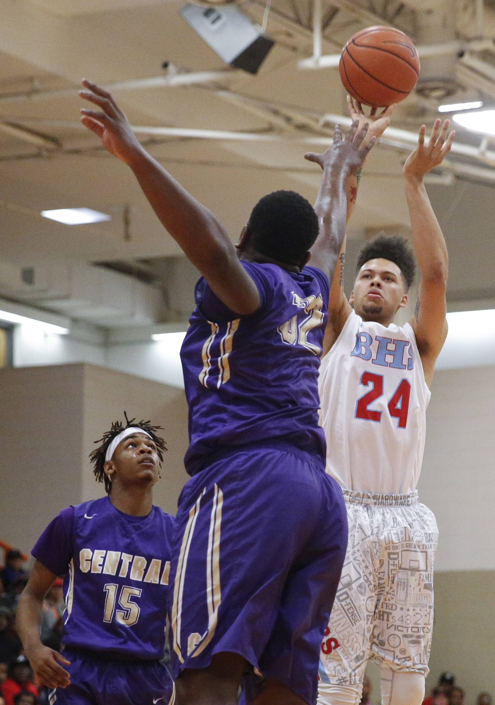Brainerd's Deshaun Beach (24) shoots over Central's McClendon Curtis during their Region 3-AA boys' basketball tournament championship game at East Ridge High School on Thursday, March 3, 2016, in East Ridge, Tenn.