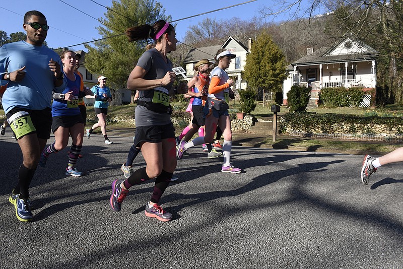 Runners travel along Alabama Avenue as they pass through St. Elmo during the first running of the Chattanooga Marathon on Sunday, Mar. 6, 2016, in Chattanooga, Tenn. 