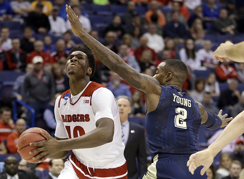 
              Wisconsin's Nigel Hayes, left, heads to the basket as Pittsburgh's Michael Young defends during the first half in a first-round men's college basketball game in the NCAA tournament, Friday, March 18, 2016, in St. Louis. (AP Photo/Jeff Roberson)
            