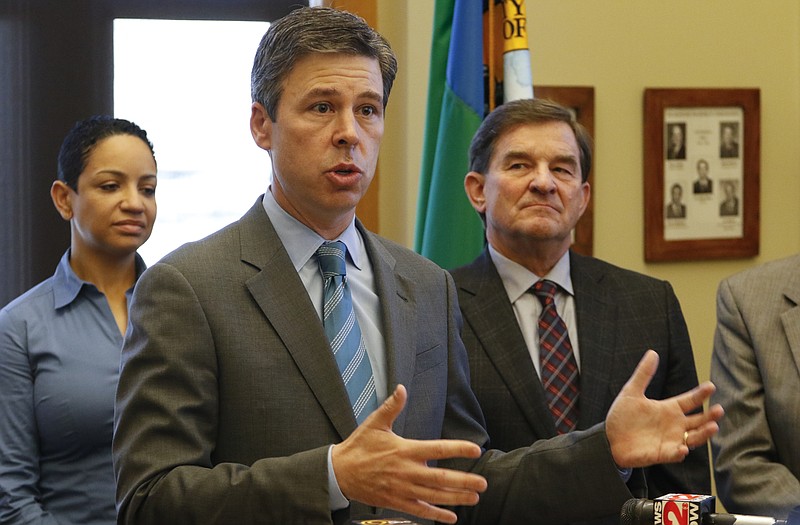 Chattanooga Mayor Andy Berke announces that the city will participate in the Department of Energy's Better Buildings Challenge in this 2016 file photograph.