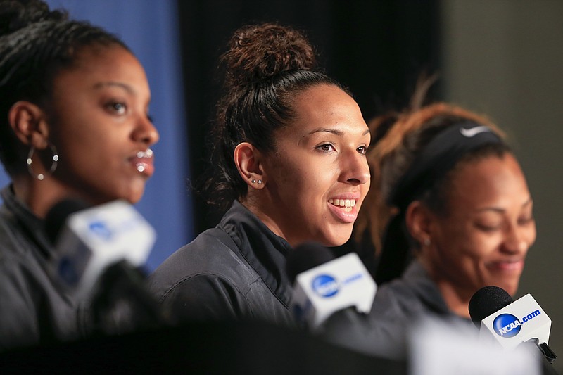 Tennessee's Mercedes Russell sits between Diamond DeShields, left, and Bashaara Graves, right, during a news conference ahead of a women's college basketball regional final in the NCAA Tournament in Sioux Falls, S.D., Saturday, March 26, 2016. Tennessee plays Syracuse on Sunday. (AP Photo/Nati Harnik)