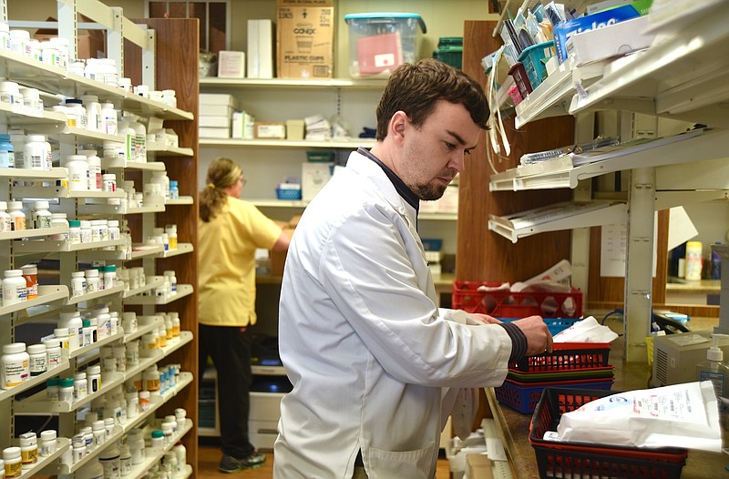 Pharmacist Jordan Morrison confirms prescriptions Monday, March 28, 2016 Access Pharmacy. Federal officials and advocates both want to require doctors to use pill-tracking databases to curb painkiller abuse.