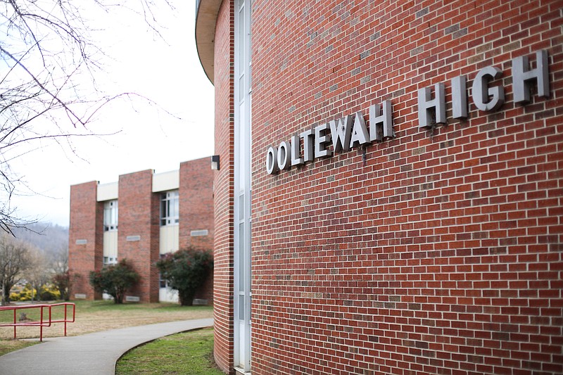 The exterior of Ooltewah High School