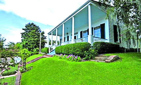 Located in Natchez, Mississippi, the Historic Oak Hill Inn is housed in this antebellum mansion, where complimentary mint juleps are served to guests on the front porch.