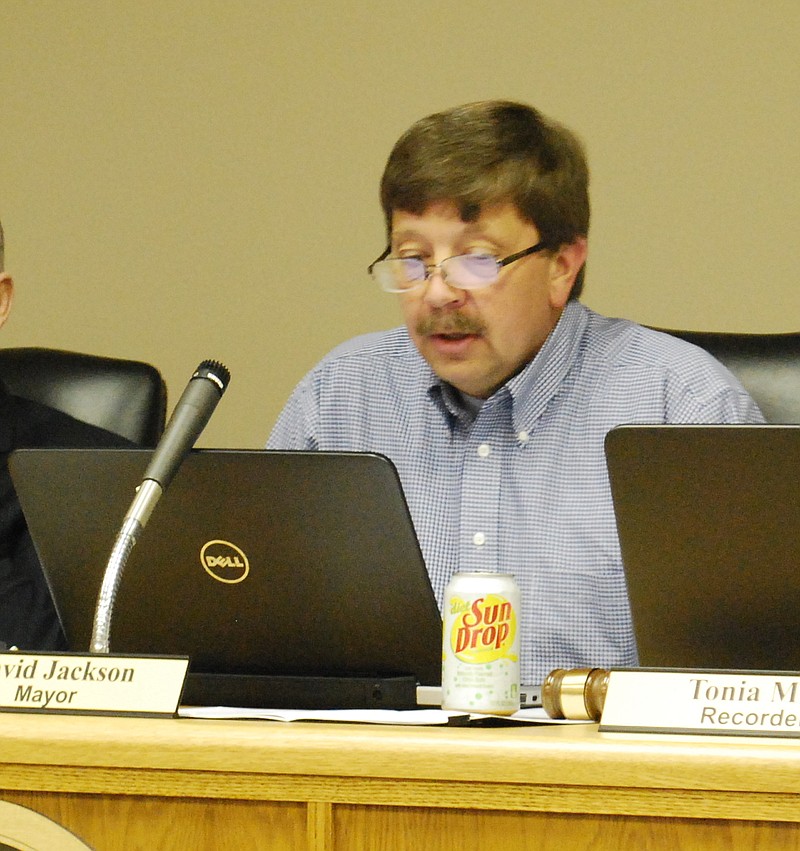 Marion County Mayor David Jackson, then mayor of Kimball, Tenn., speaks during a meeting in August 2015.