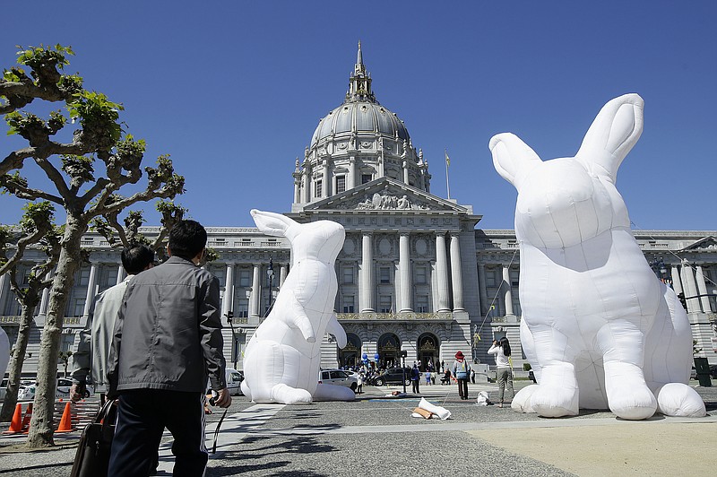 Guards hop to it: Huge rabbit artwork gets 24/7 security | Chattanooga ...