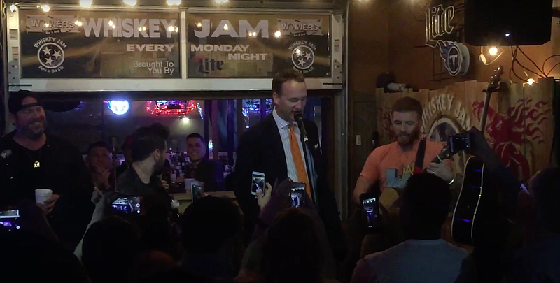 Peyton Manning sings 'Rocky Top' at a Nashville bar.