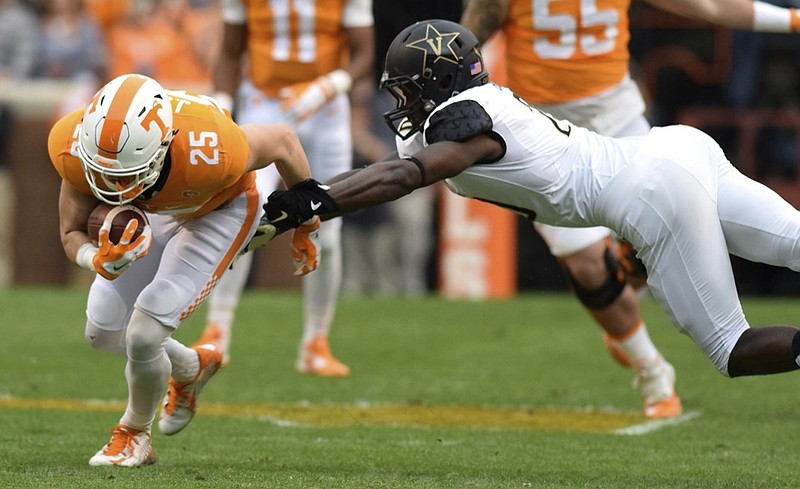 Tennessee's Josh Smith (25) shakes a Commodore tackler on a big gain.  The Vanderbilt Commodores visited the Tennessee Volunteers in SEC football action November 28, 2015.