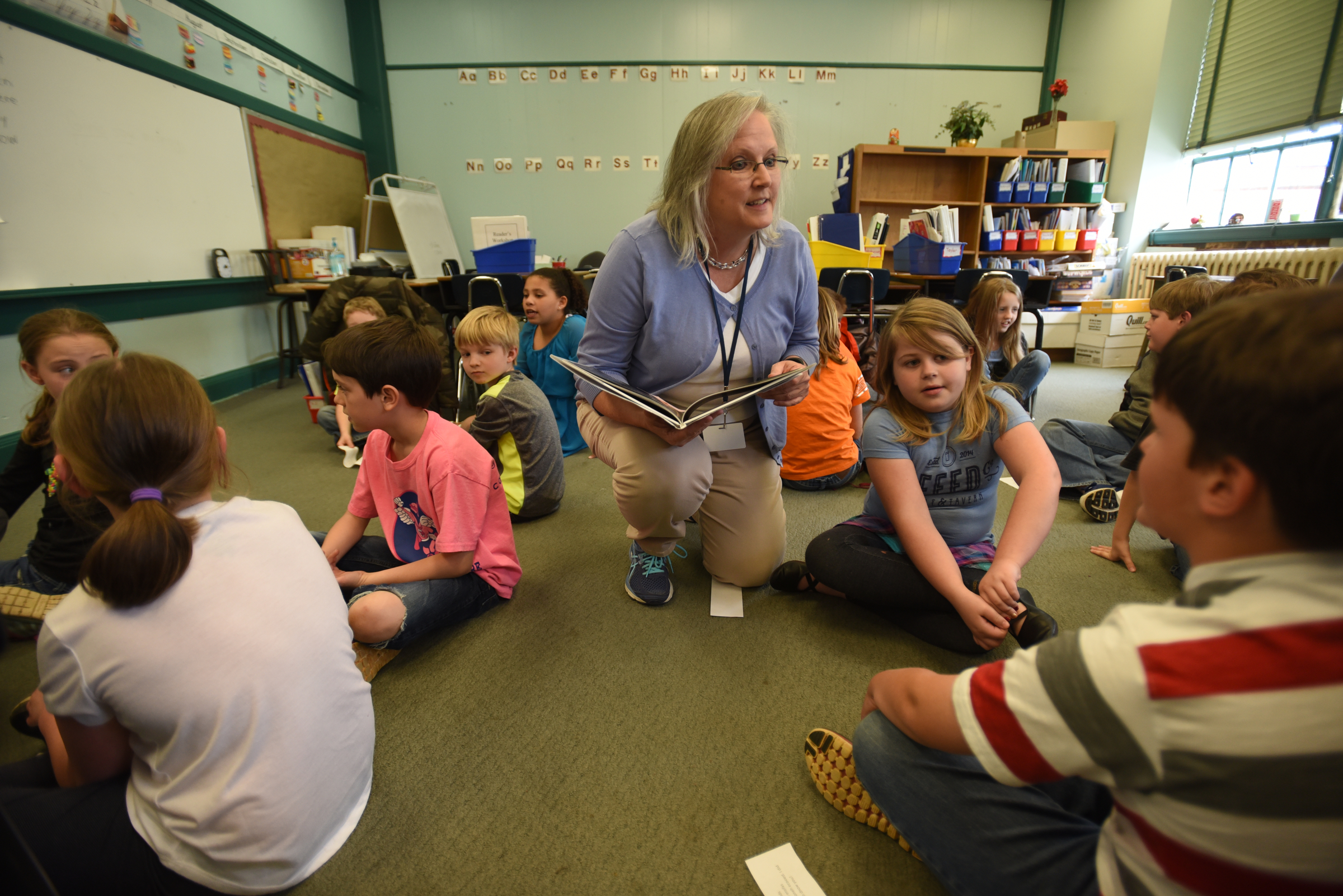 Vicki Scarbrough talks with students in her third-grade classroom Wednesday, April 13, 2016 at Falling Water Elementary School.
