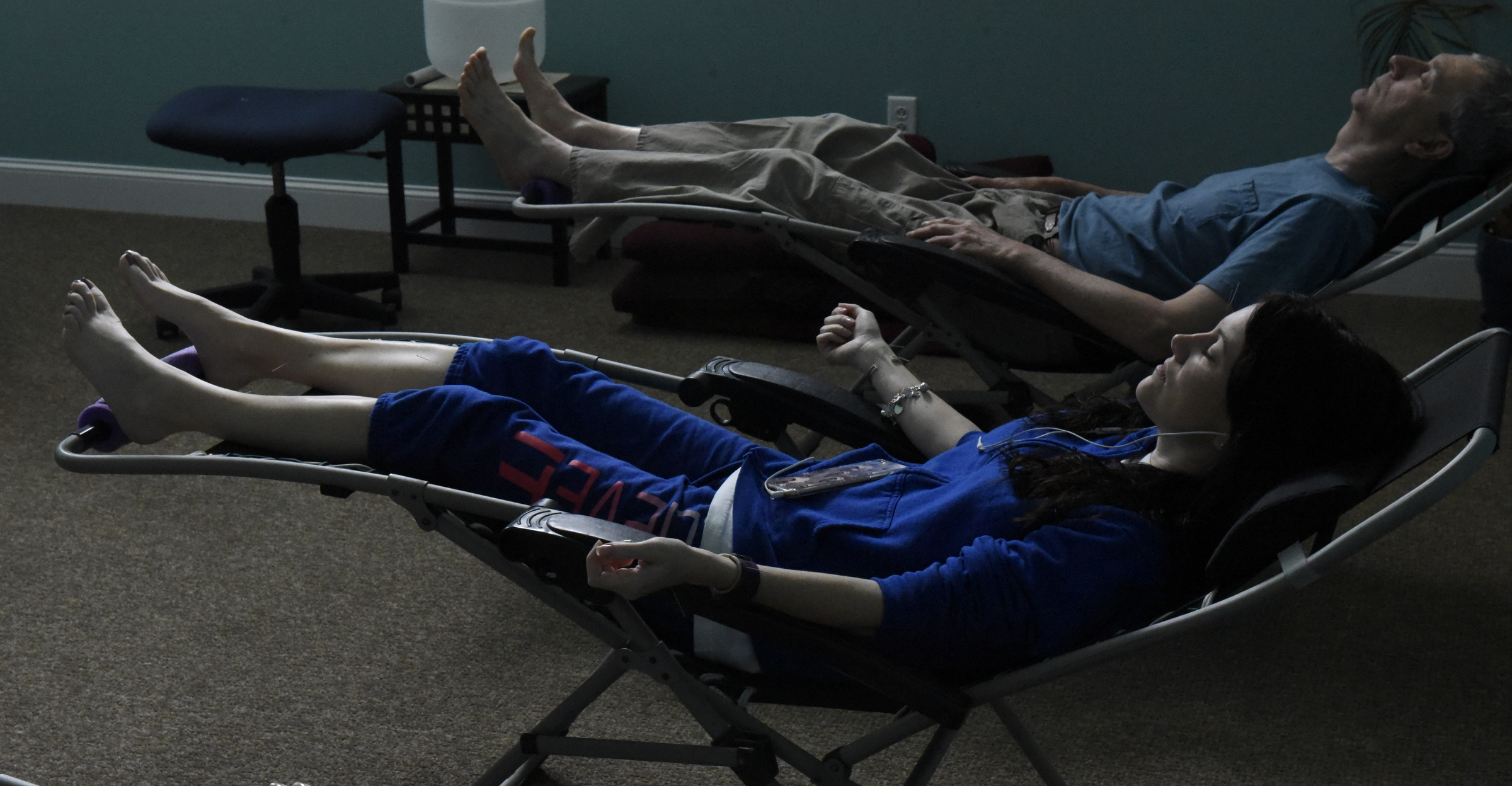Amanda Cambron, foreground, listens to music and relaxes as she receives an acupuncture treatment at the Yin Yang House on Wednesday, Apr. 6, 2016, in Chattanooga, Tenn. Acupuncture can be used as a treatment for allergies and sinus congestion.